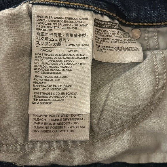 Levi’s Denim Mid Length‎ Shorts - Size 32- Lots of stretch - Picture 4 of 5